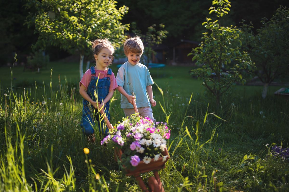 Kinder im Garten beschäftigen in Calw — kreative Ideen für S